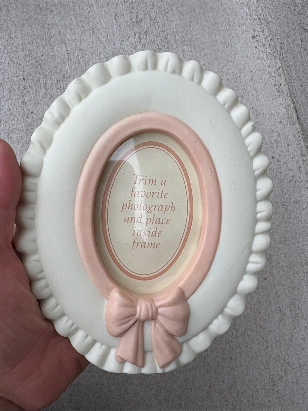 VTG Avon Pink Bow Oval Picture Frame